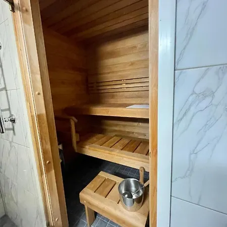 アパート Cozy With Sauna & Terrace *